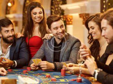 Invite friends to join casino games online