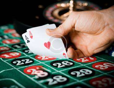 What does an AI know about poker?