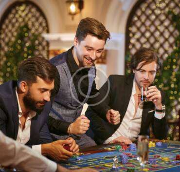 Invite friends and get a nice money bonus!